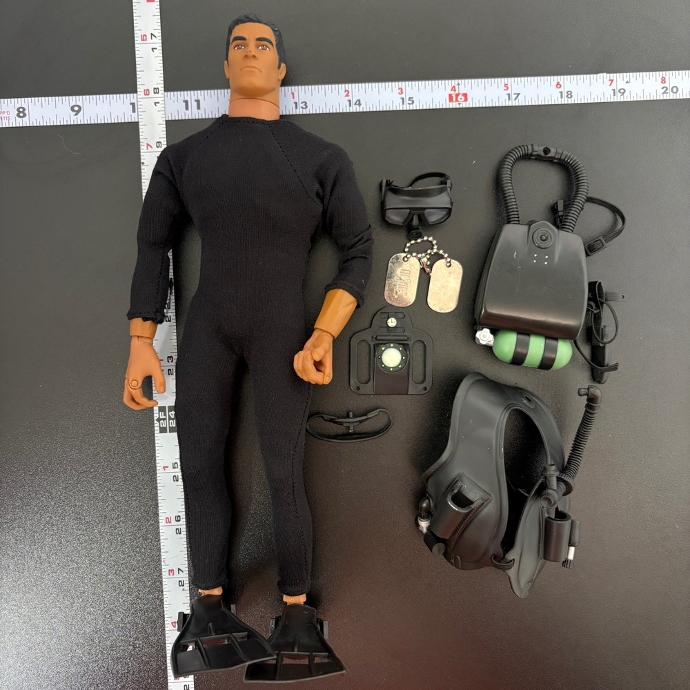 Hasbro G.I. Joe 2001 Navy SEAL Scuba Diver 12" Black Wetsuit Accessories
